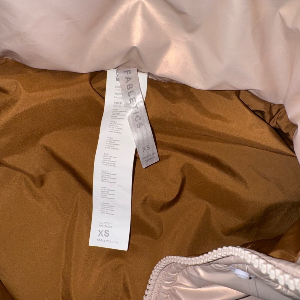 NWT Fabletics Metallic rose gold Puffer Vest - Picture 4 of 6